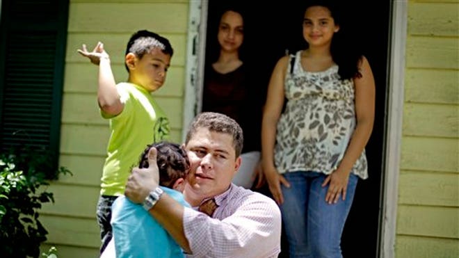 SALVADORAN REPORTER.jpg